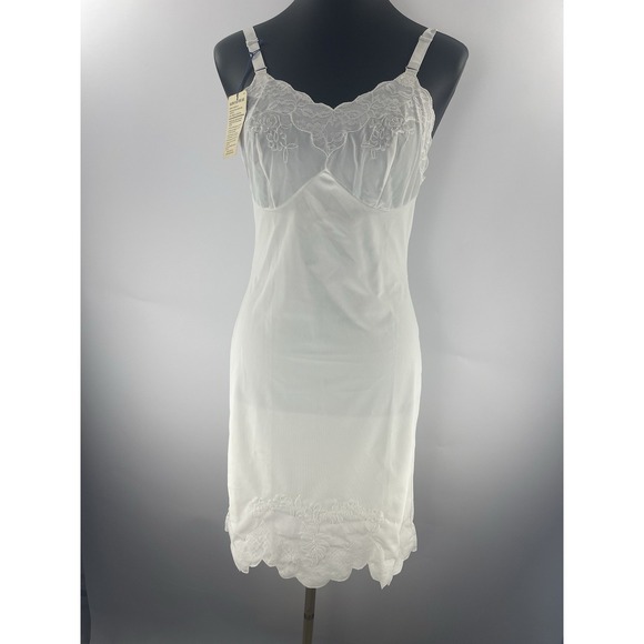 Carol Brent Other - Vintage Carol Brent NWT Ivory Lace Embroidered 34 Nylon Full Slip